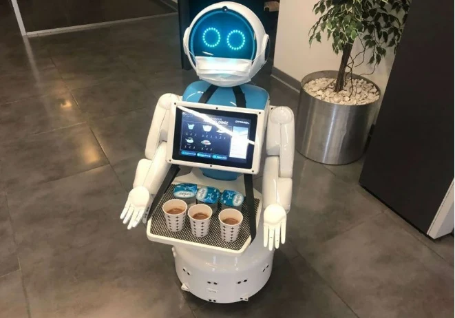 Dans ediyor, ürün tanıtıyor, 4 dil biliyor! Yerli robot Mini Ada 162 bin liradan satışa çıktı